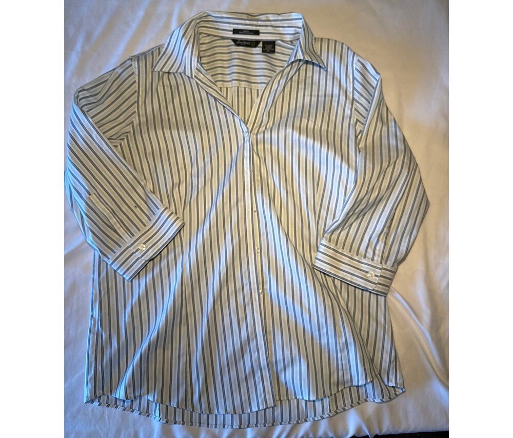 Eddie Bauer Womens XL Blue White Striped Button Up Shirt Wrinkle Resistant